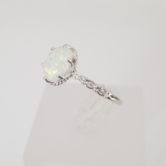 White Gold & Opal Ring - Picture 2 of 8